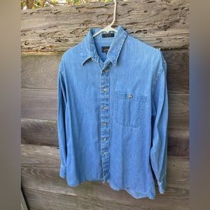 Men’s 15.5 classic casual button down denim shirt. Great condition. 💯 cotton